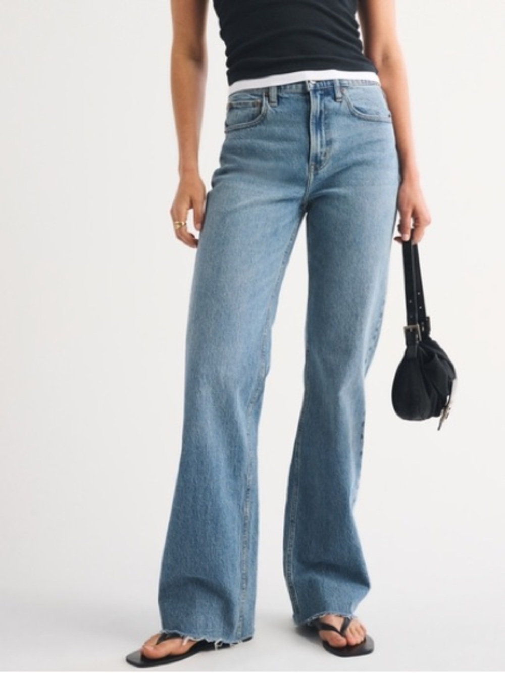 ABERCROMBIE & FITCH high rise 90s relaxed jean frayed hem